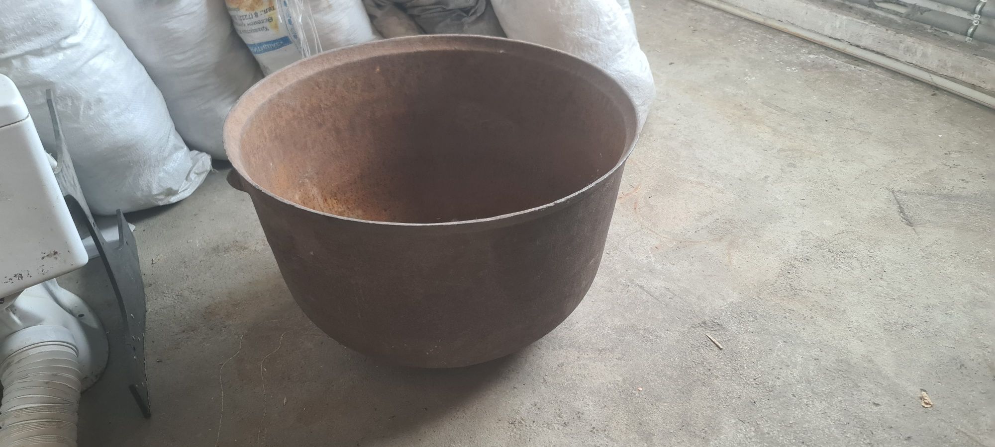 Продам чугунный казан 1812 года 220