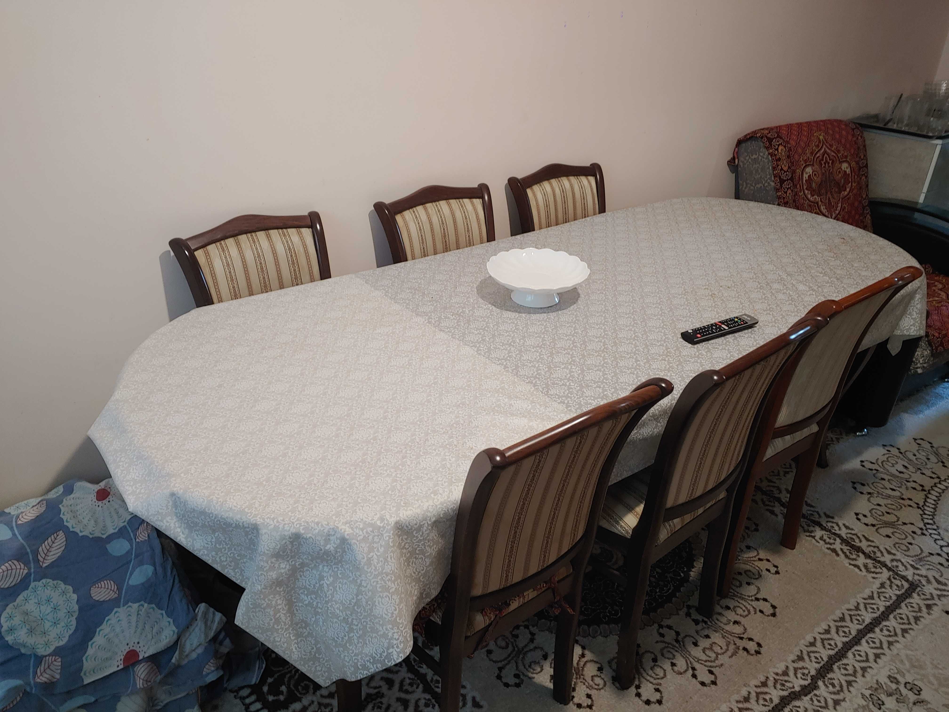 Стол со стульями