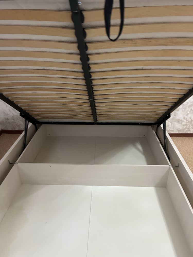 Продается кровать двухспалка с матрасом