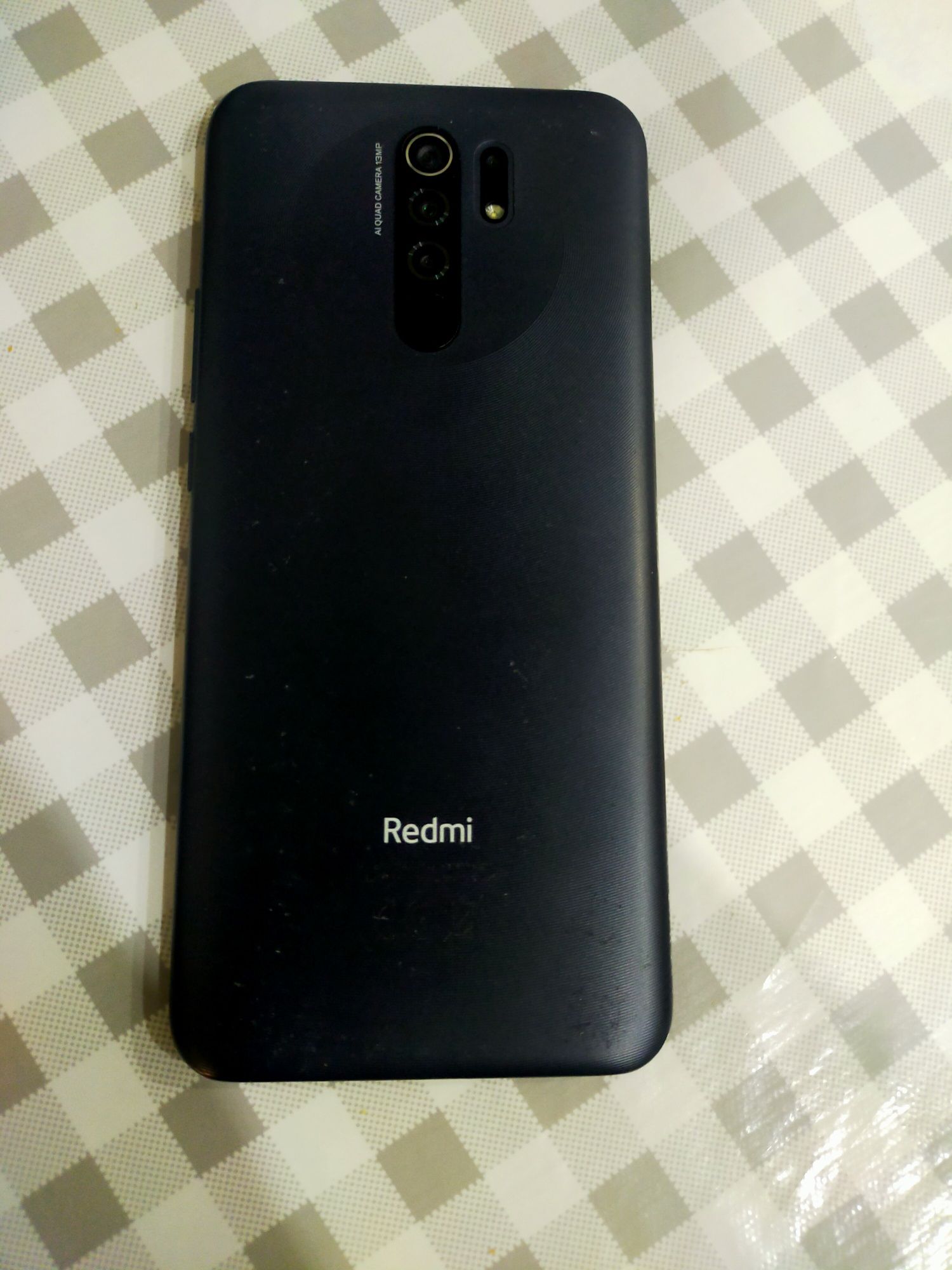 Продам срочно телефон б/у Redmi 9