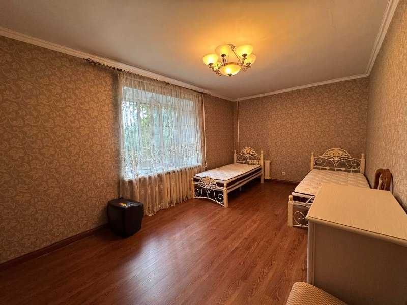 Продаю 2-комн. по ул.Уалиханова 9/1, золотой квадрат.