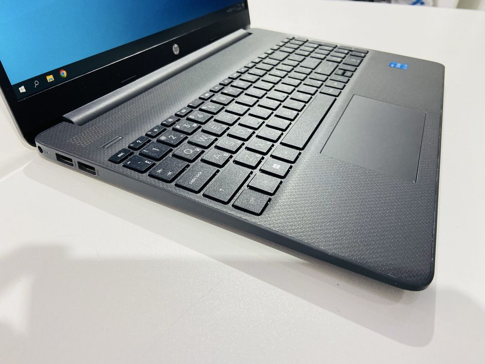 Рассрочка! HP Laptop 15 - Core i3-1215U/8Gb/SSD 250Gb/UHD Graphics