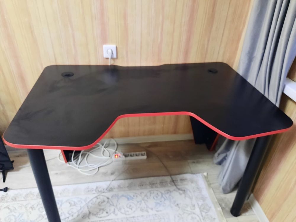 Продам игровой компьютерный стол