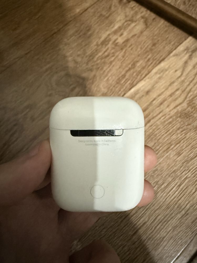 Продам Airpods оригинал