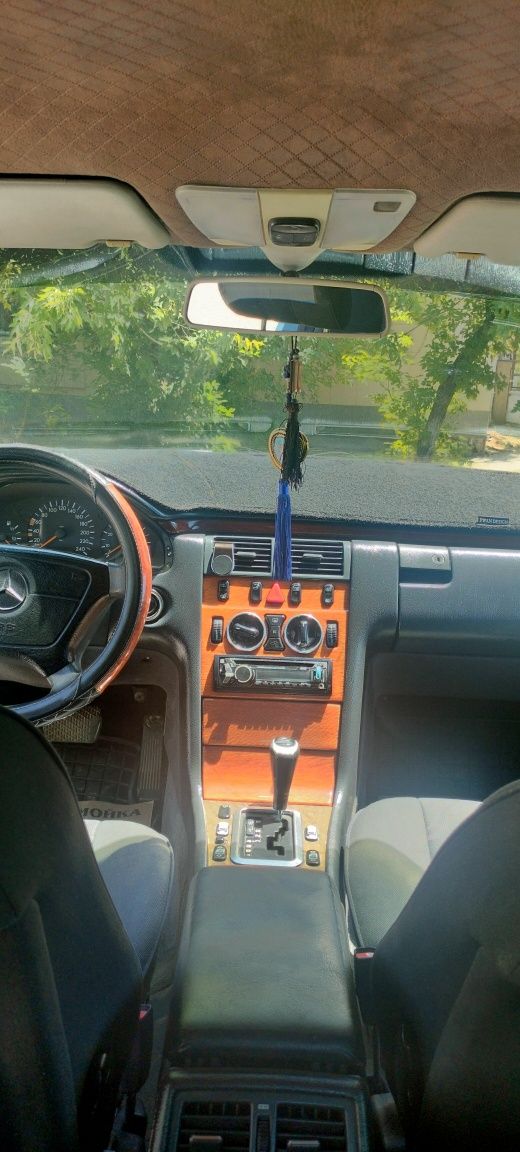 Авто Мерседес Бенс