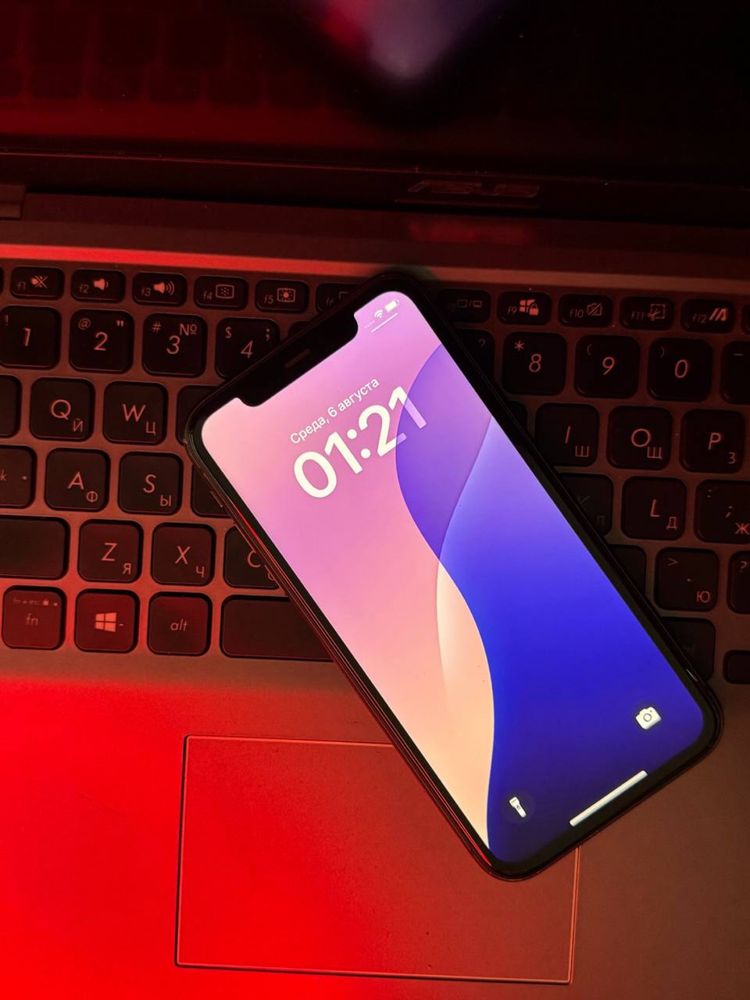 Iphone 11 ( меняный экран)