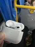 Продам airpods потерян 1 наушник