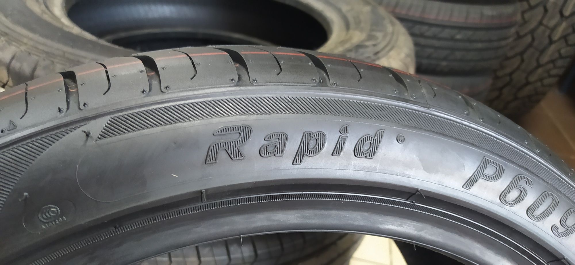 245/40R18 97W Rapid P609