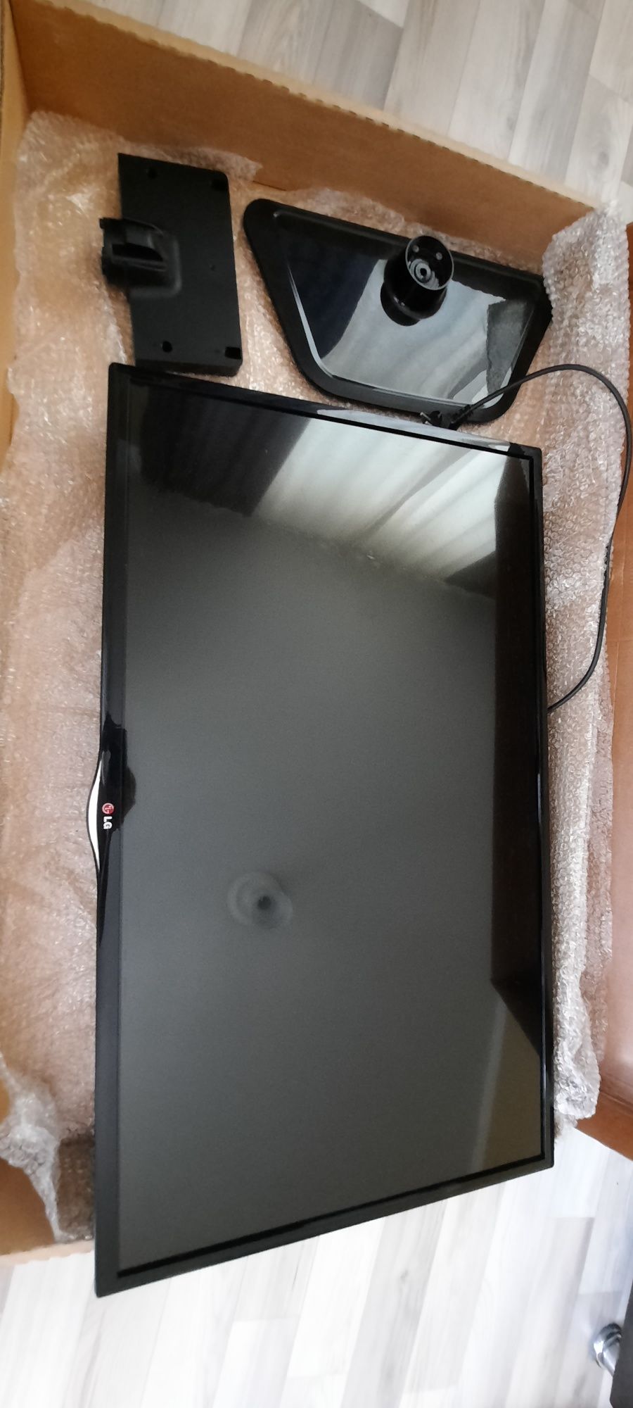 Продам б/у телевизор LG