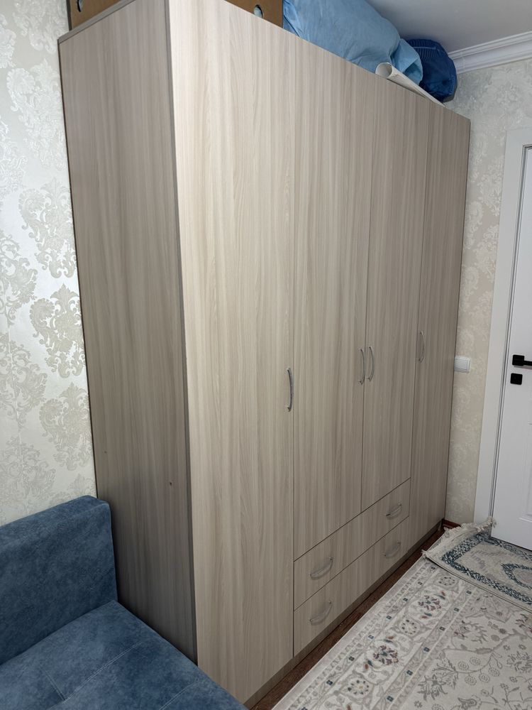 Шкаф, в отличном состоянии, размеры 220х180х53