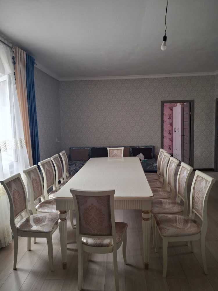Стол для гостинный