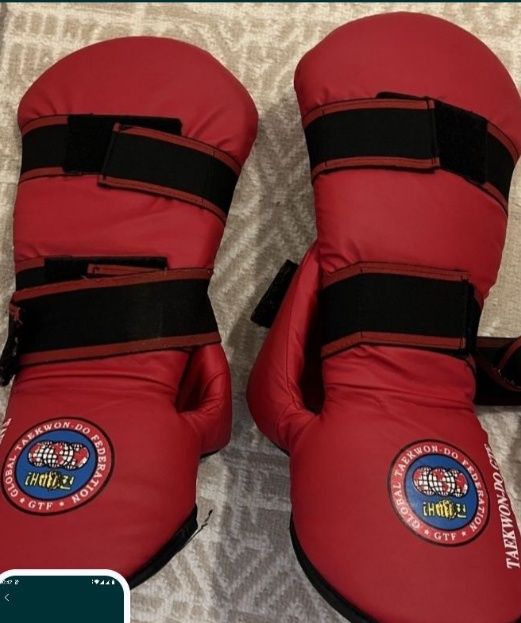 Боксерские перчатки от бренда Everlast
