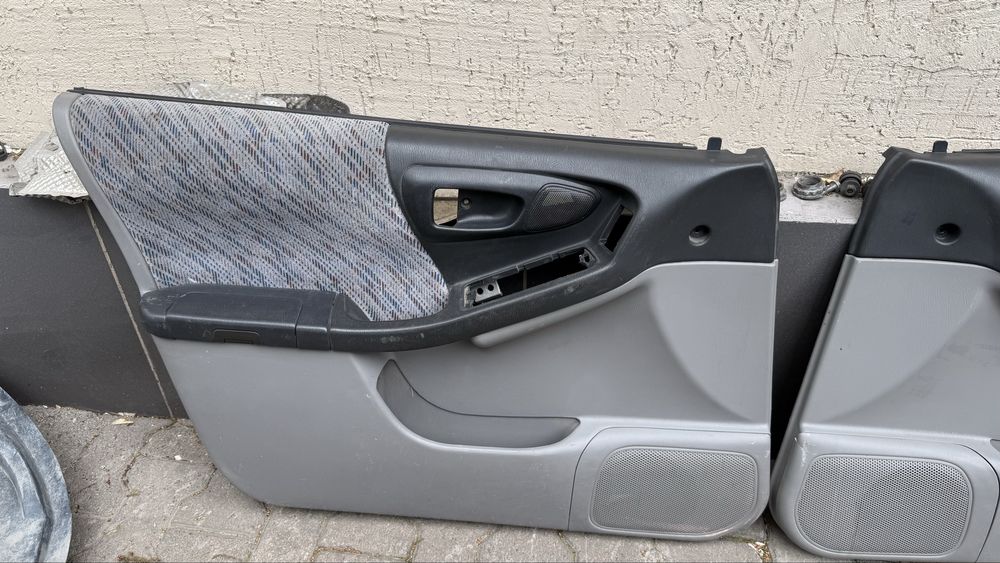 Дверные карты (обшивки) Subaru Forester sf5