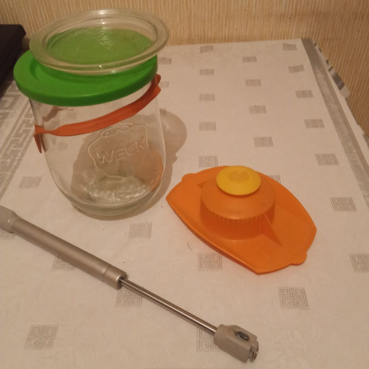 Продам банки с крышками,ключ в подарок