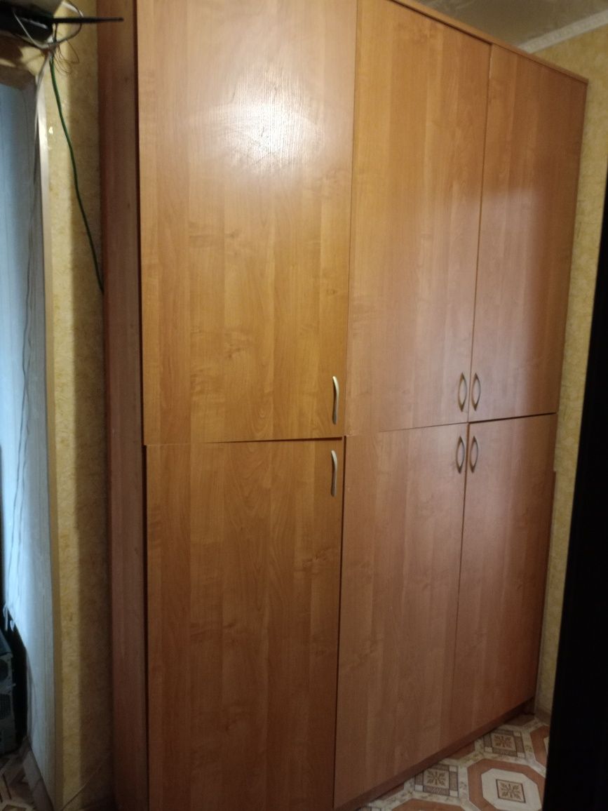 Продам шкаф в прихожую