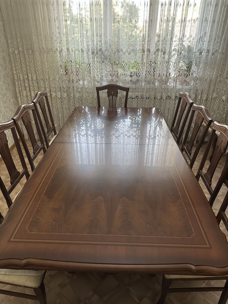 Продам мебель: стол; 12 стульев; комод; шкаф.