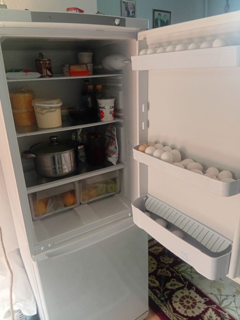 Холодильник Indesit