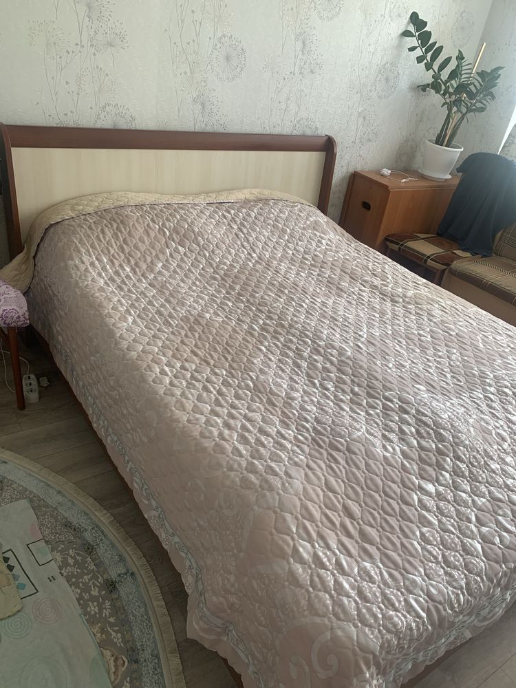Продам спальный гарнитур