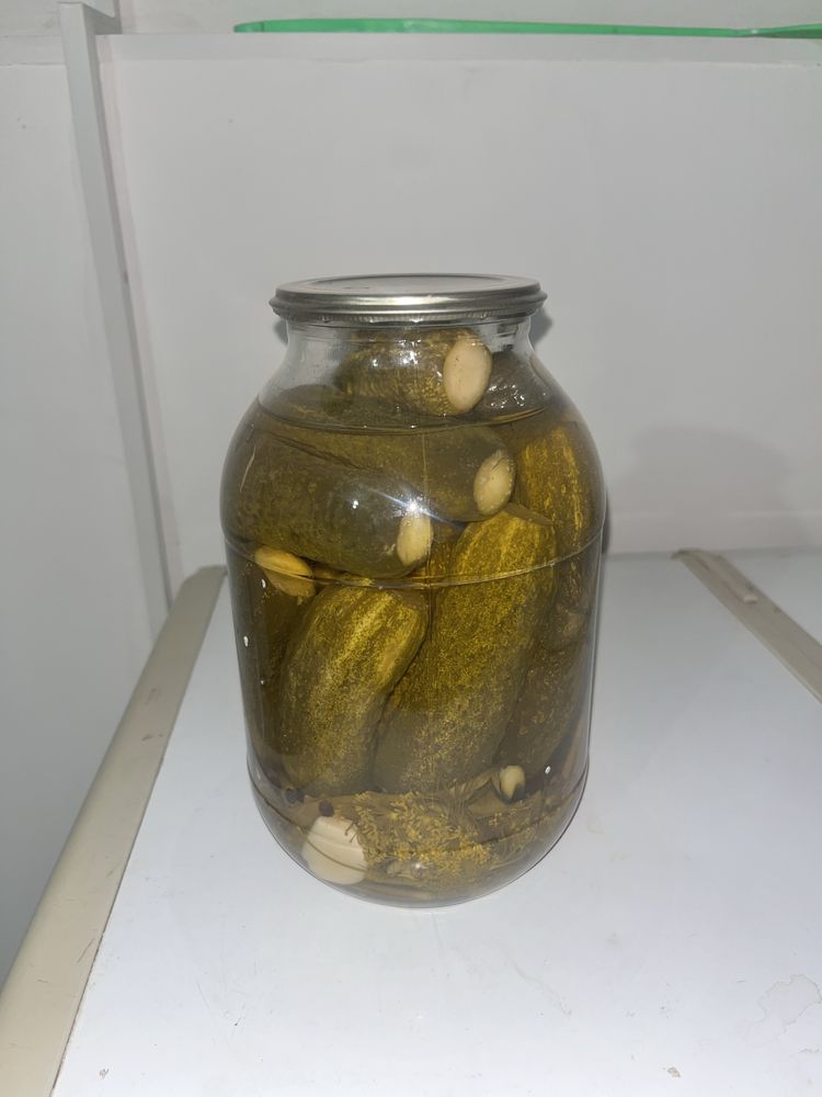 маринованные огурцы, салаты