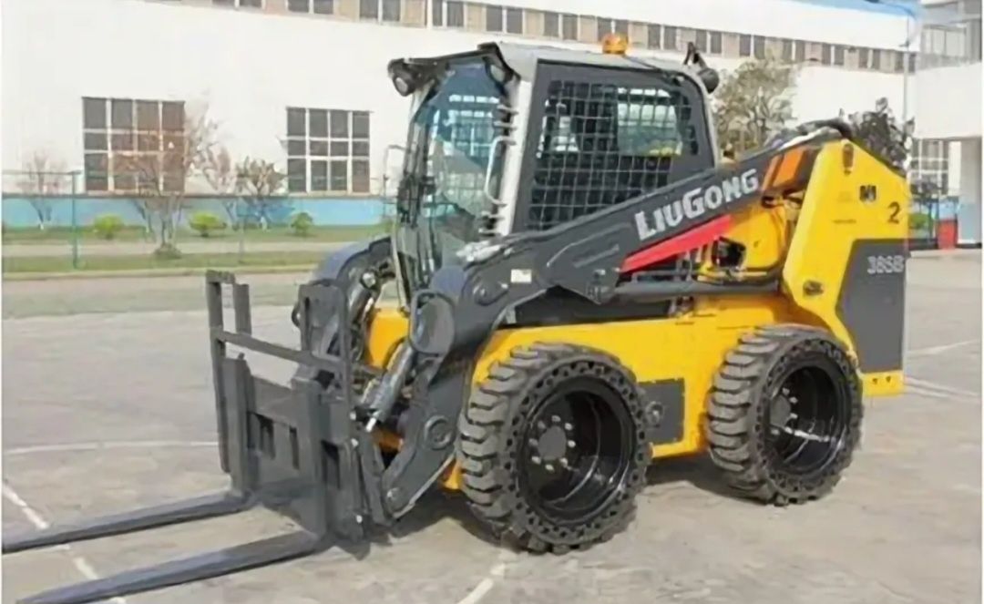 Услуги ямобура,мини погрузчика, вилы ,вывоз мусора, бобкат
