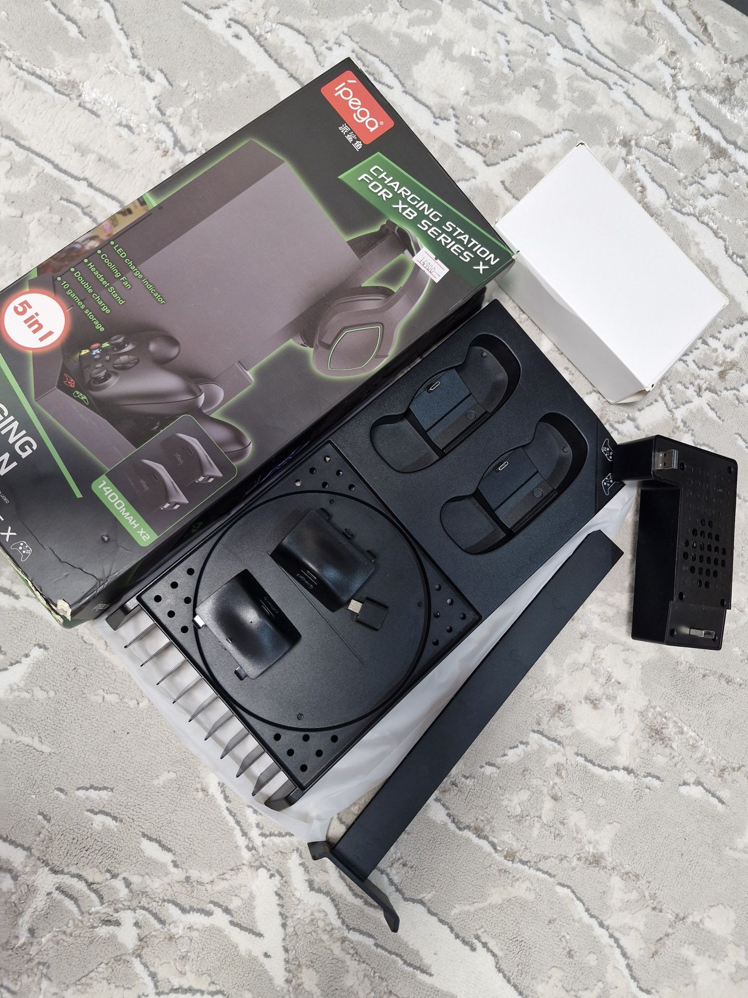 Продам док станцию на Xbox series X