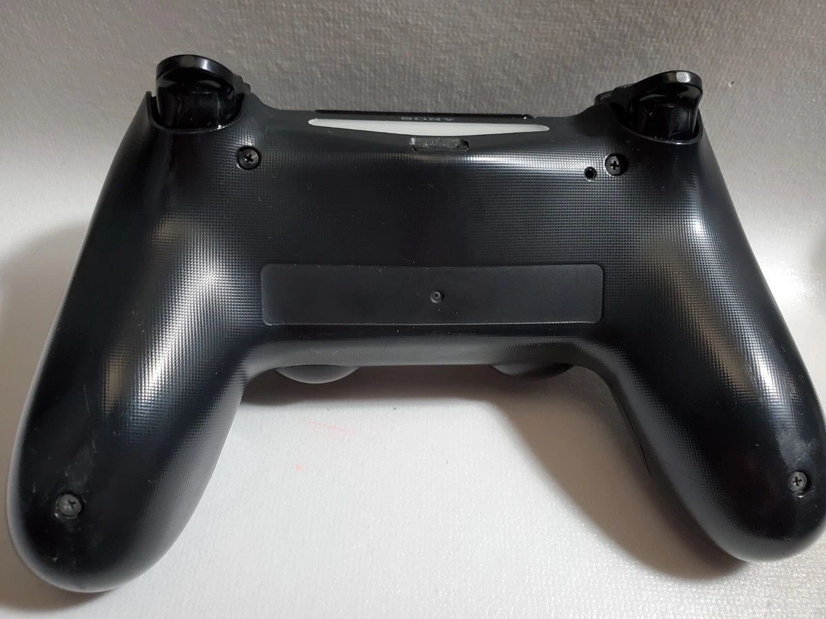 черный геймпад DualShock для PS4