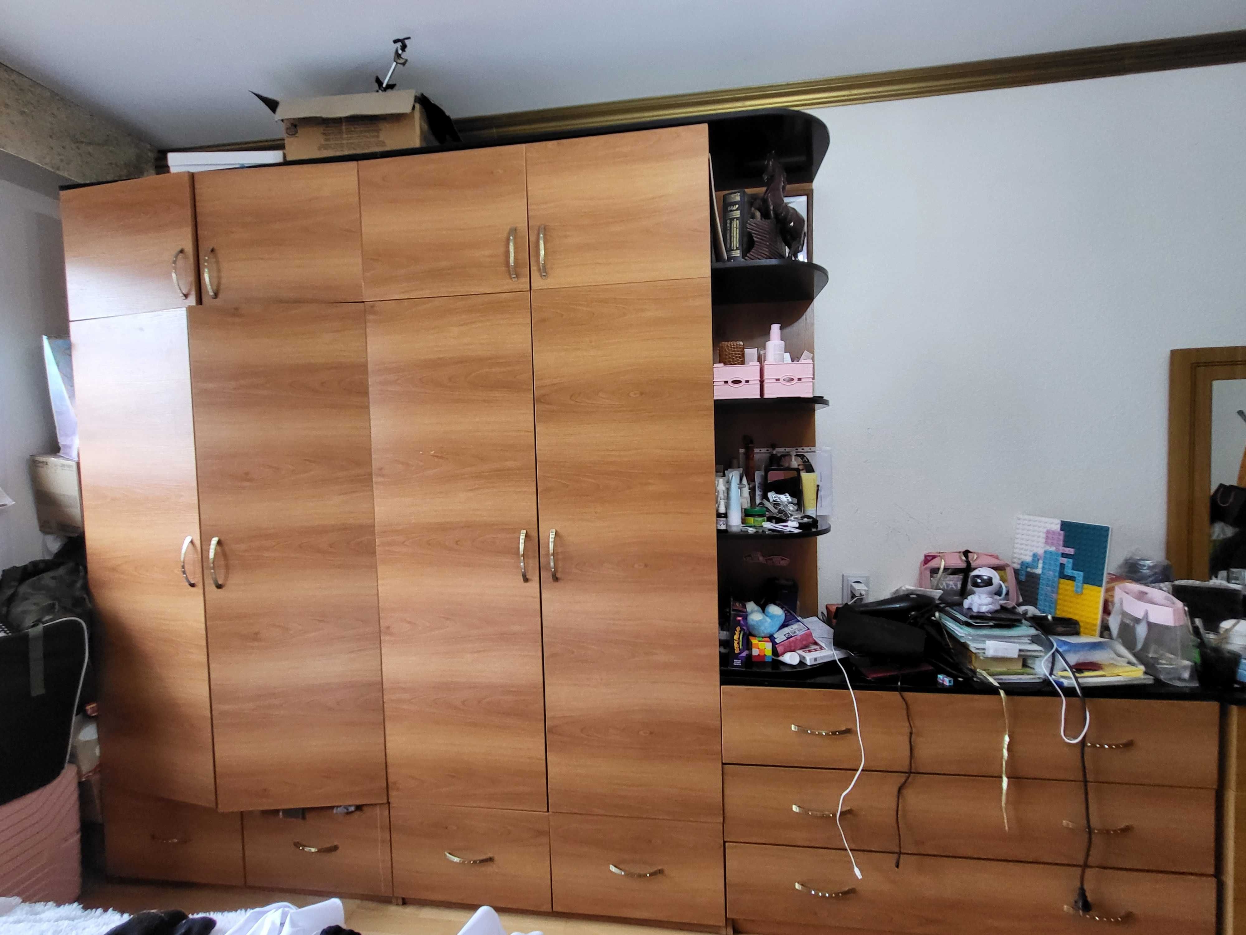 Срочно в связи с переездом Продам 2шкафа, кровать