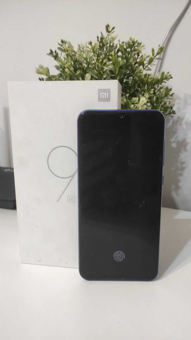 Продам mi 9 se в идеальном состаяние