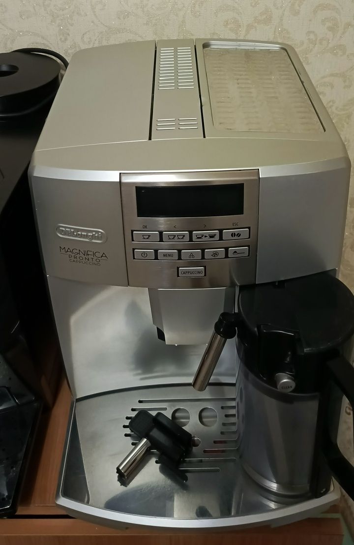 Автоматическая кофемашина Delonghi
