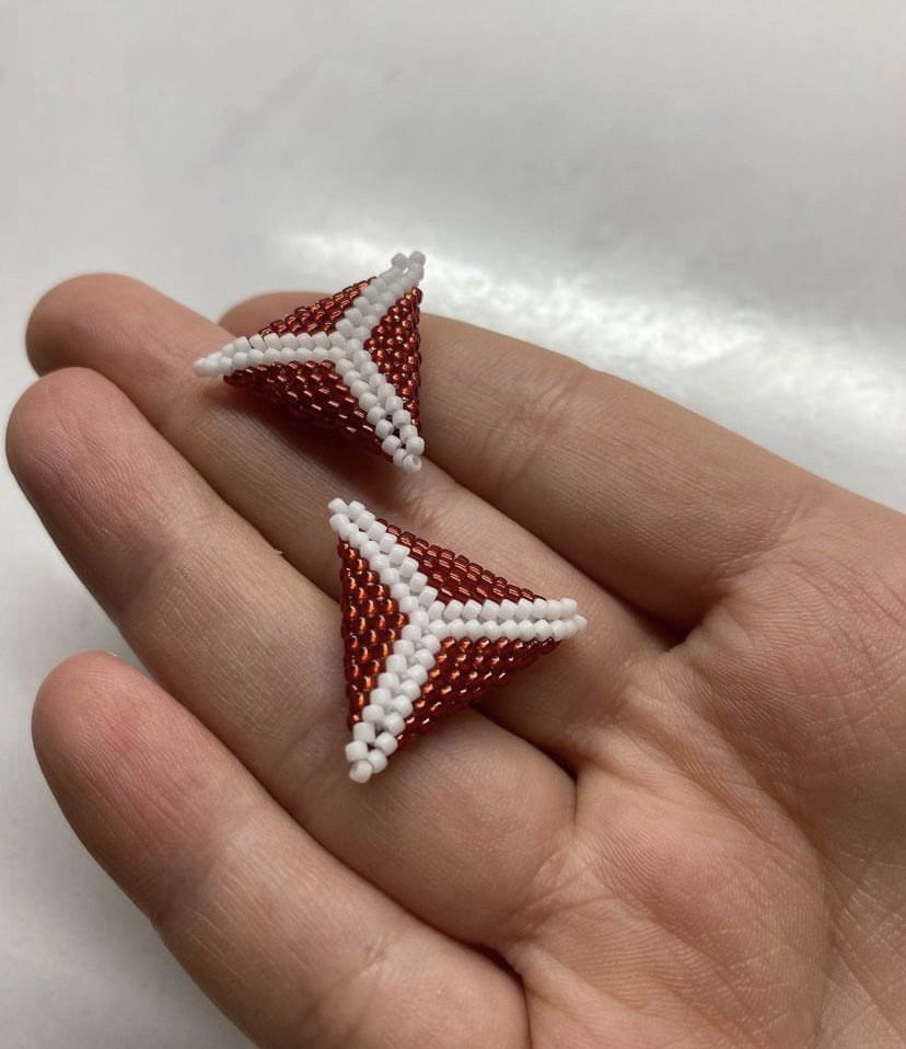 Трендовые сережки из бисера