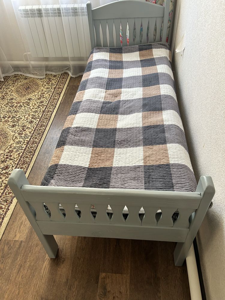 Продам односпальную кровать