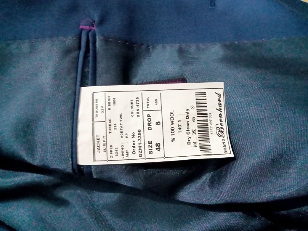 Продам костюм молодежный,импортный