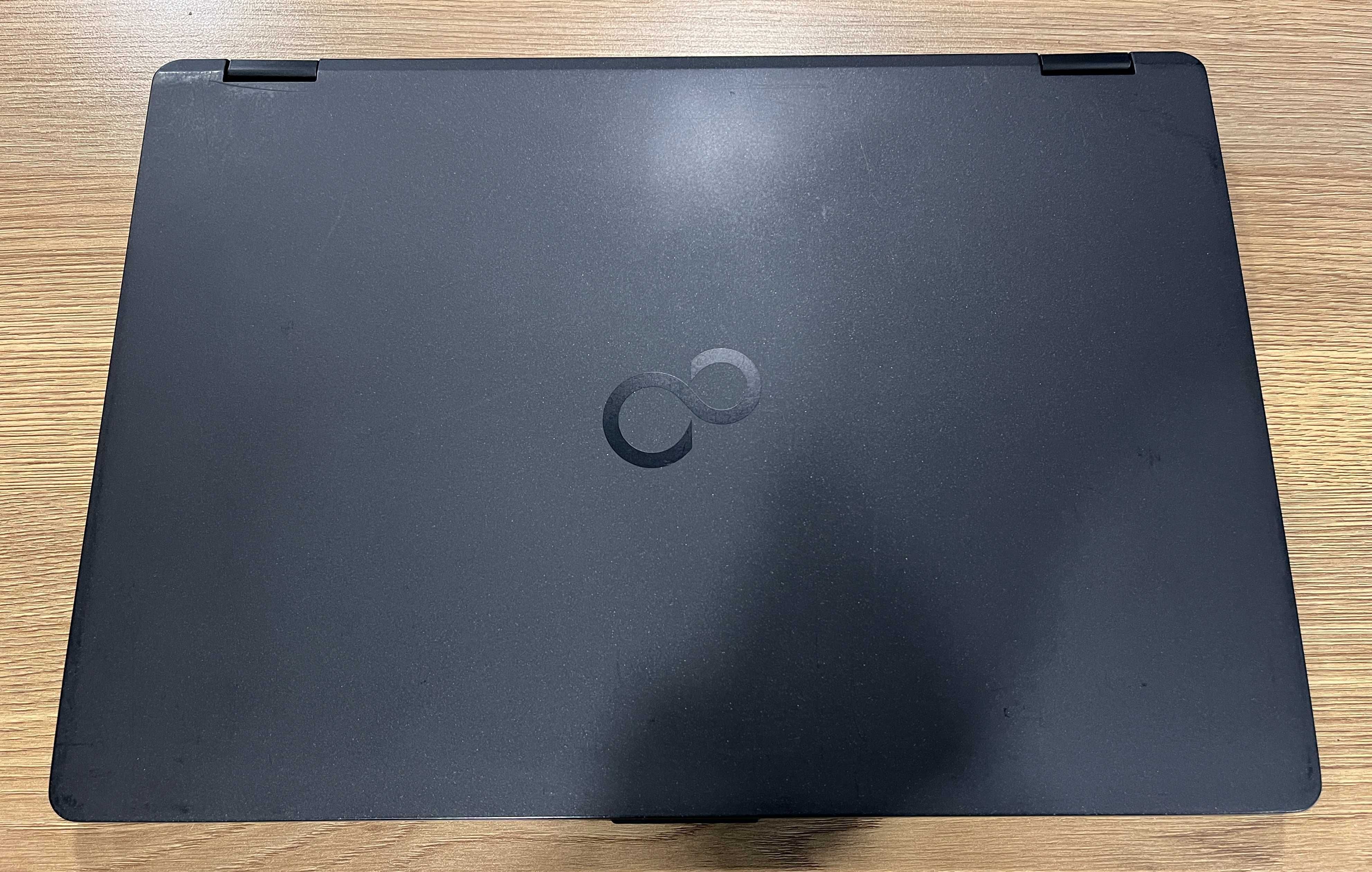 FUJITSU LIFEBOOK U748. Core i5-8250U 1.6/3.4 GHZ. 8/256 GB. 14" FHD