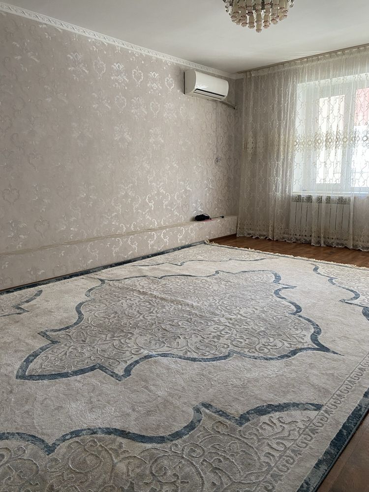 3 х комнатная квартира в центре мкр ДСУ долгосрочно