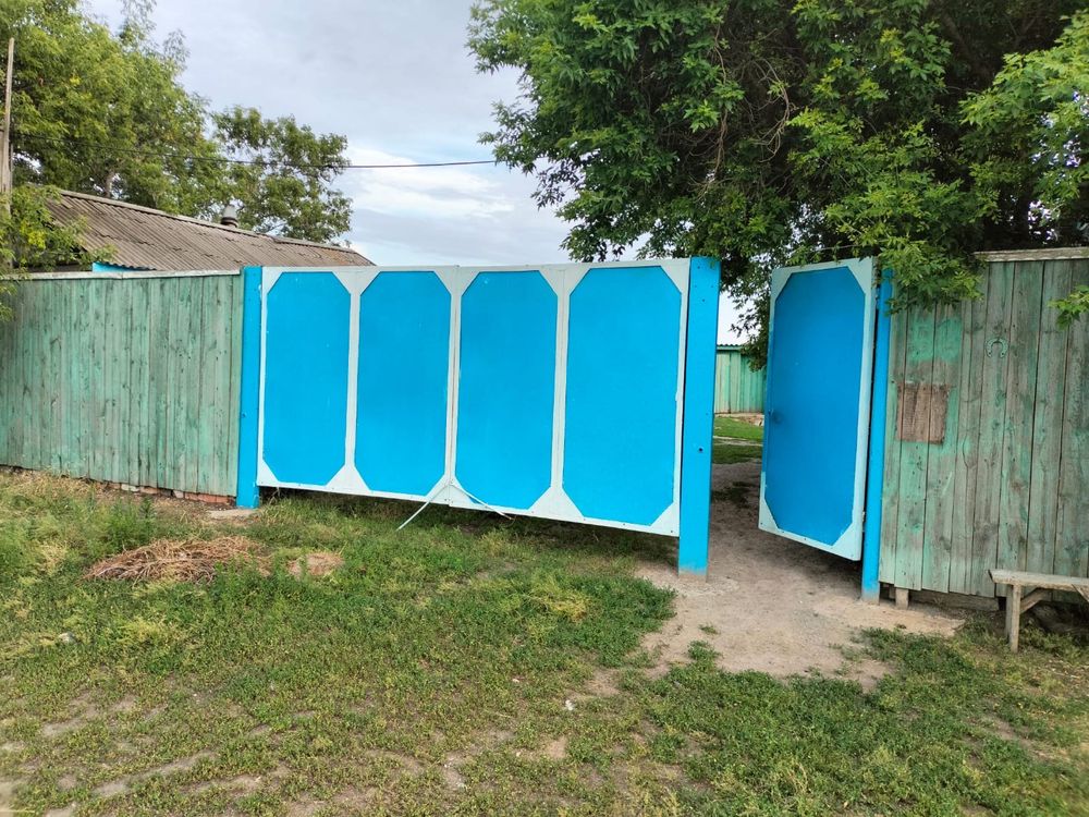 Продается дом с участком большой.