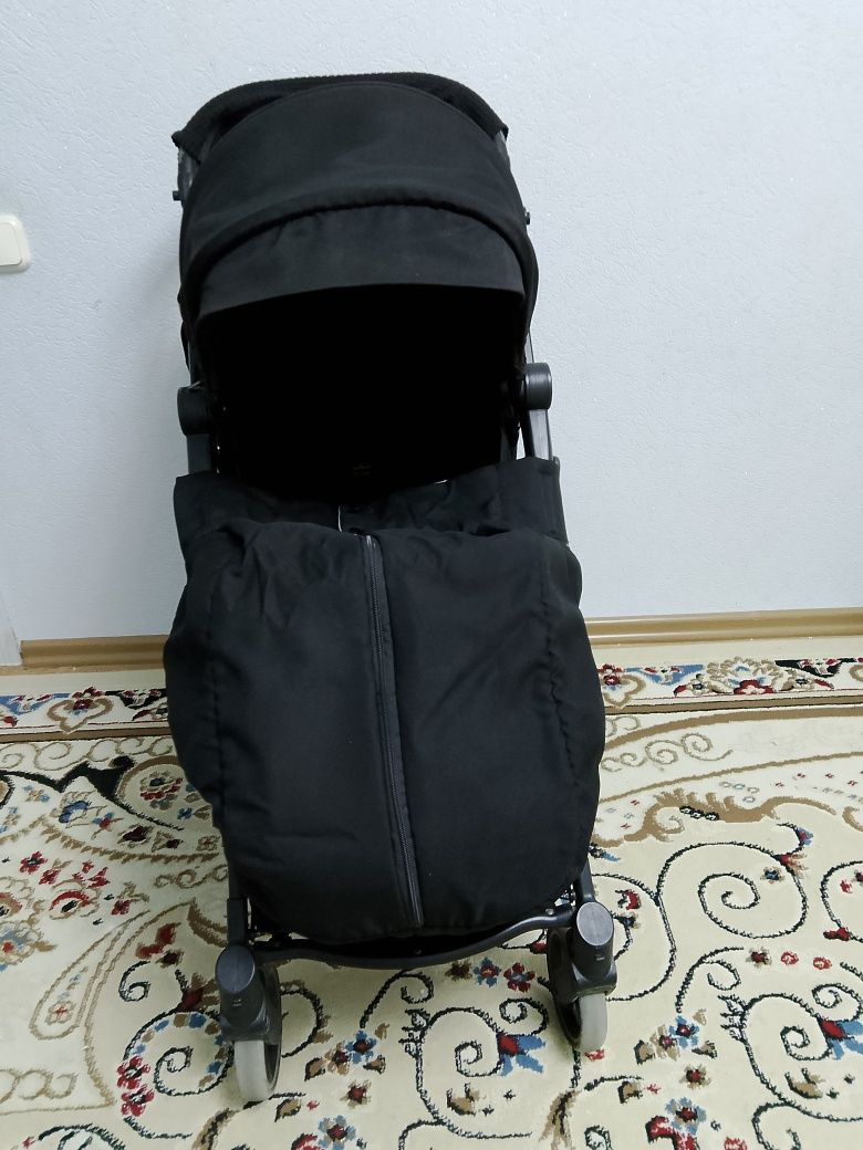 Продам коляску черного цвета