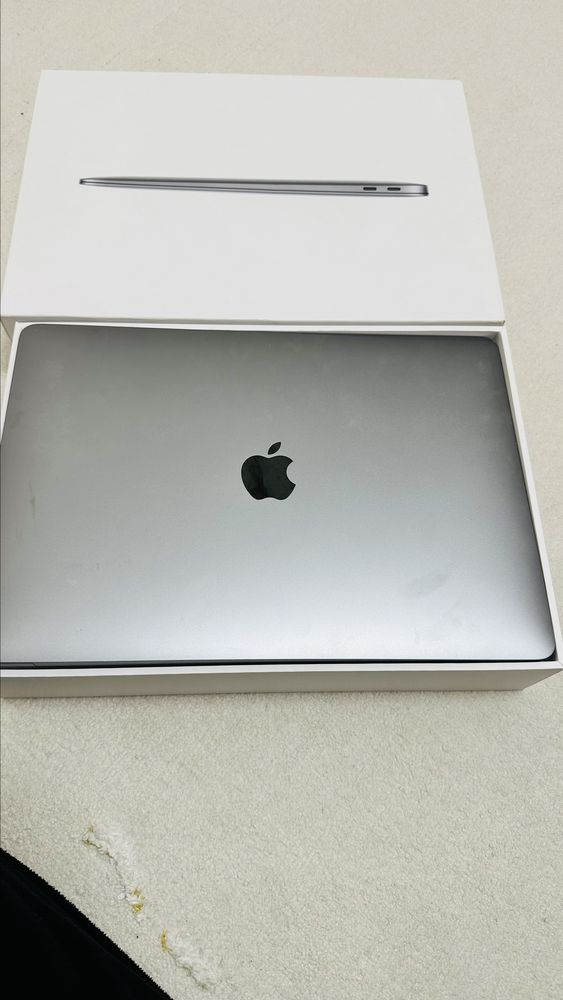 Macbook 13 air m1 ssd 256gb в отличном состояний