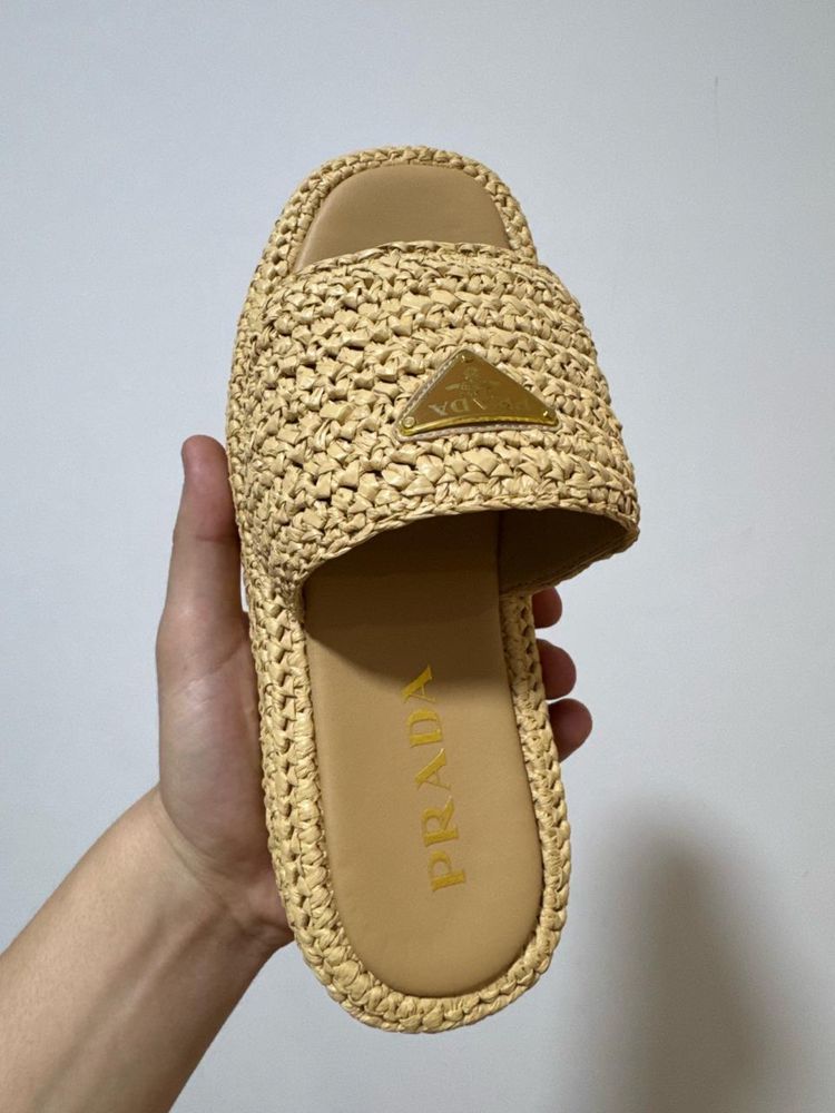 Продам щлепонцы модные PRADA