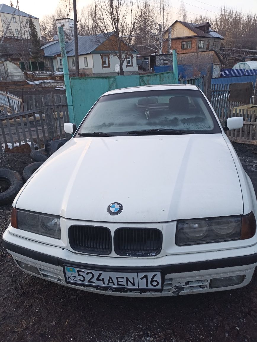 Продам машину БМВ 318 3серии
