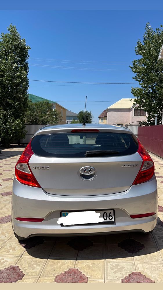 Hyundai accent машина