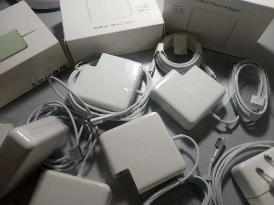 на MacBook под 85W - зарядка, блок питания на макбук