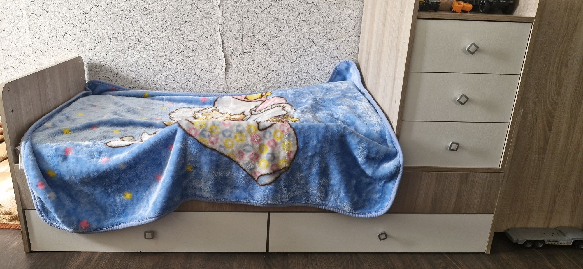 Продам детскую кроватку