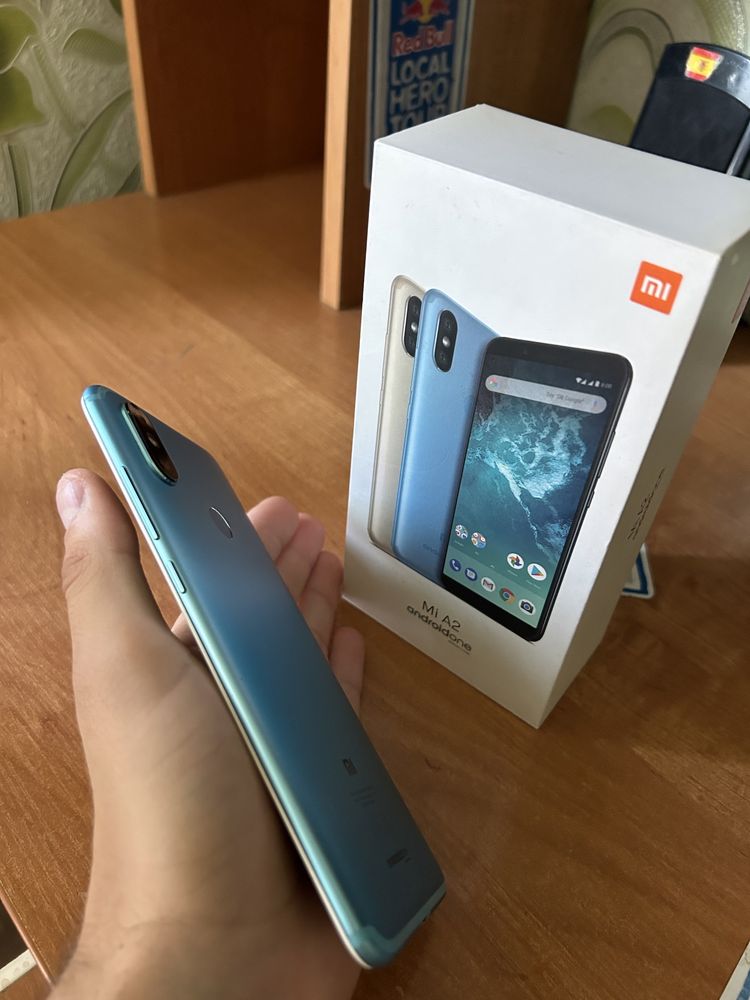 Xiaomi Mi A2, телефон в хорошем состоянии, всё отлично работает.