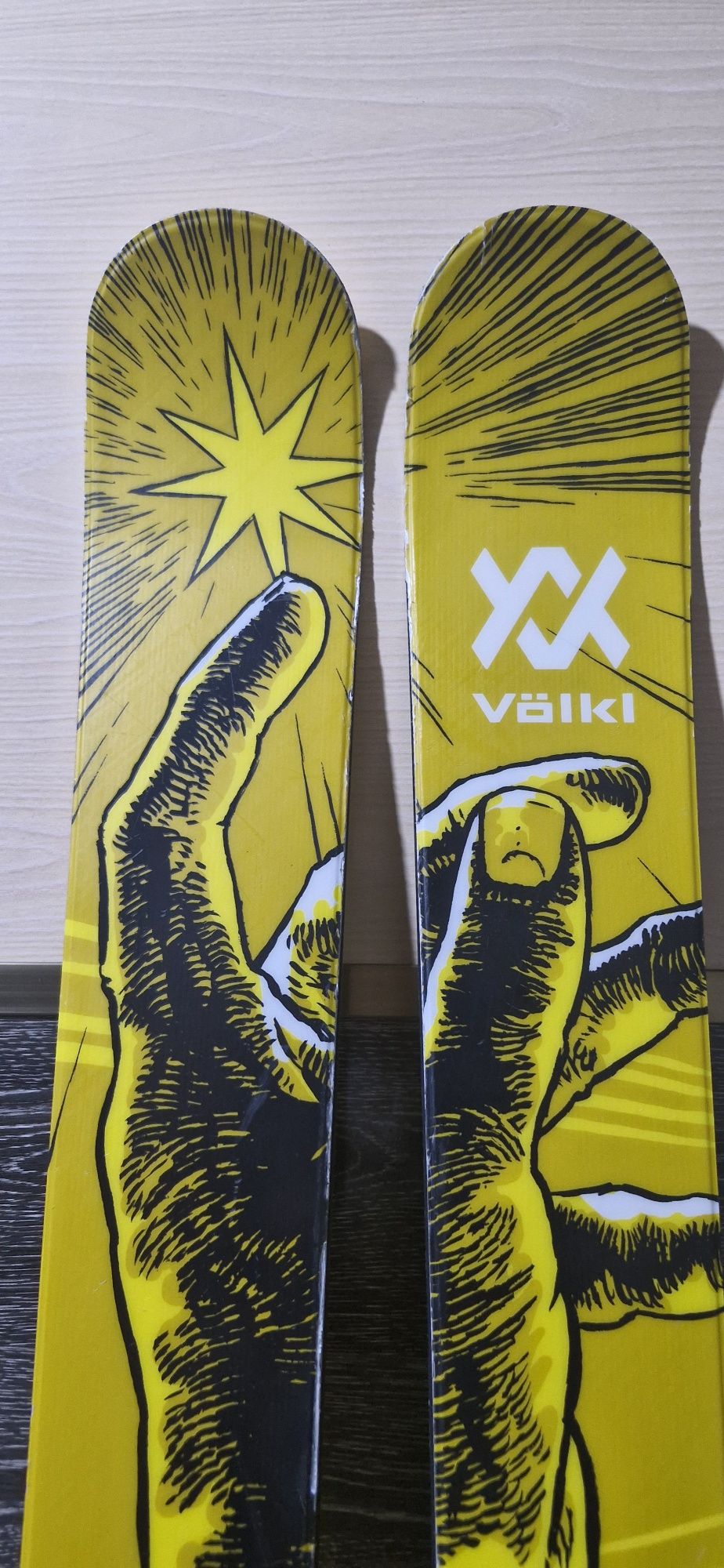 Продаю горные лыжи volkl revolt 100 junior 2024