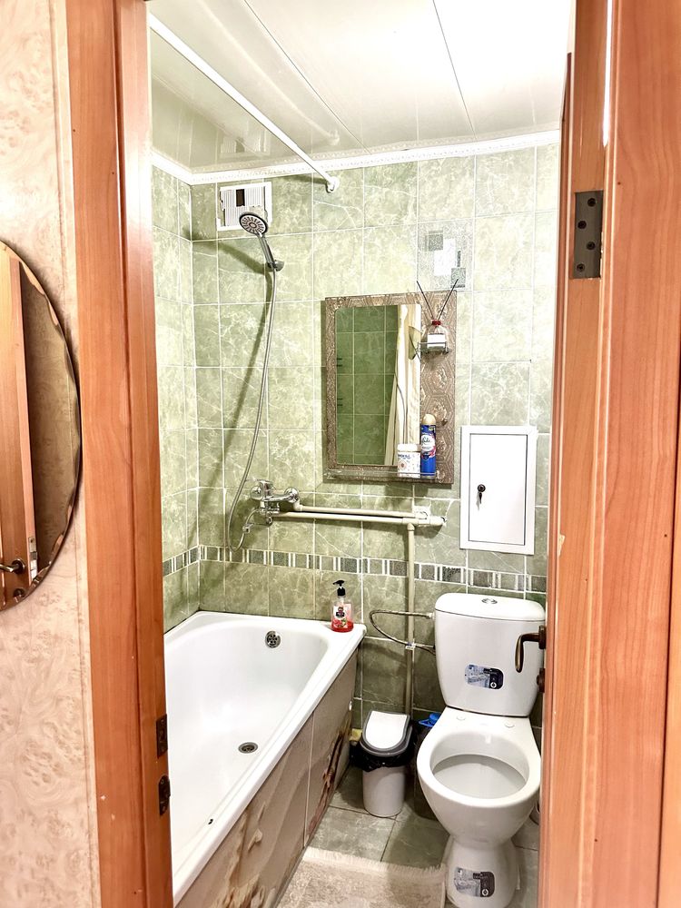 Сдам посуточно 1к.кв в 7мкр полностью мебелированную, чистую.
