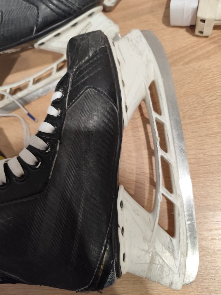 Продам коньки Bauer