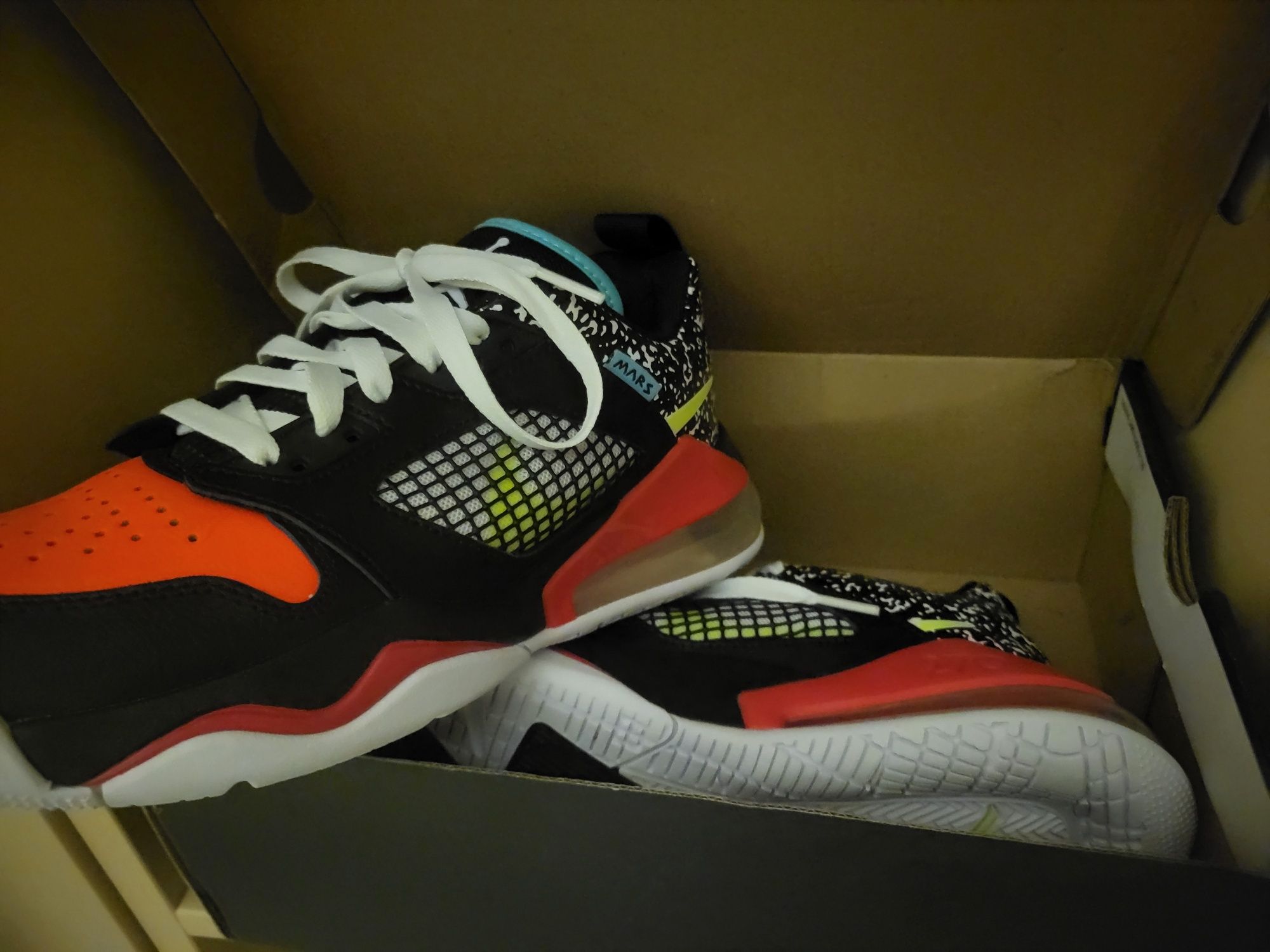 Jordan mars 270 low (GS)
