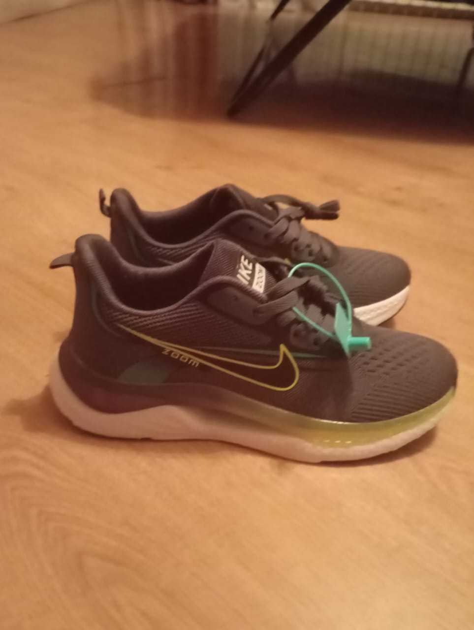 Кроссовки Nike  новые размер 39(стопа 25,5 см) Унисекс