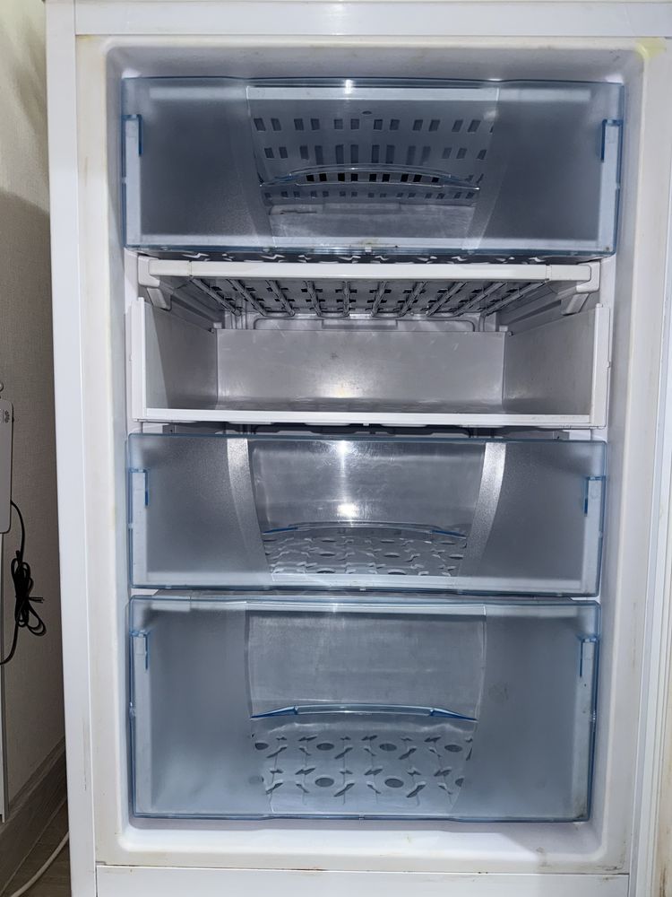 Продам морозильник Бирюса