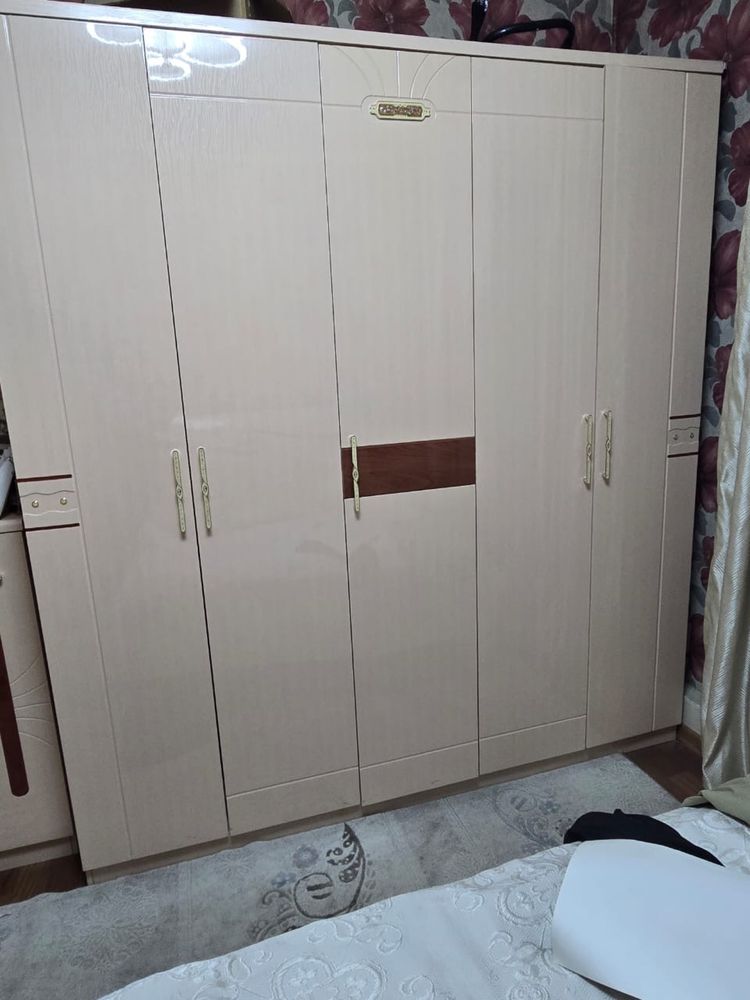 Продам шифоньер